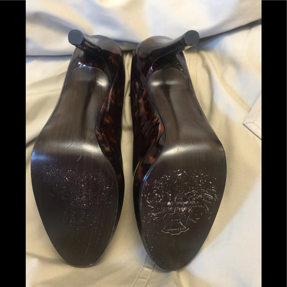 Stuart Weitzman Tortoise Shell Platswoon Pumps - Picture 6 of 7